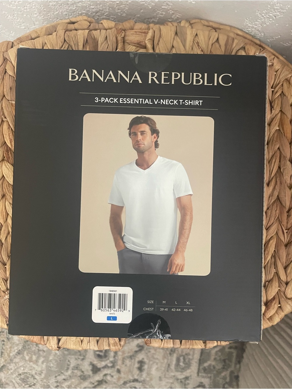 Banana Republic White 3-Pack Essential V-Neck T-Shirts - Picture 2 of 2